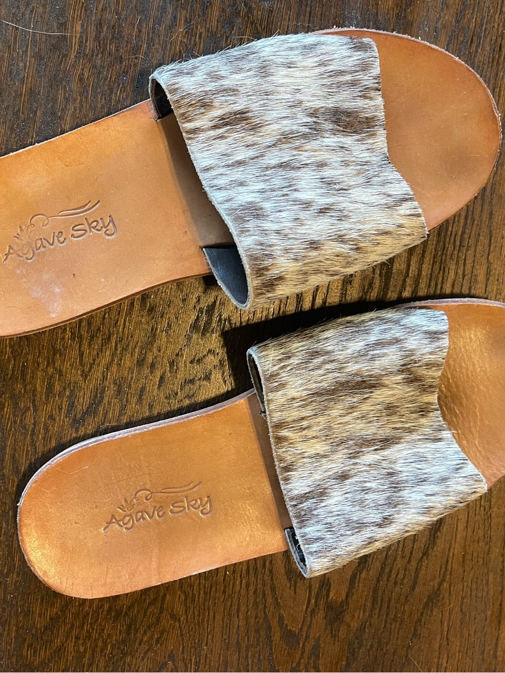 Agave Sky Cowhide Slide Sandals in Brown/White